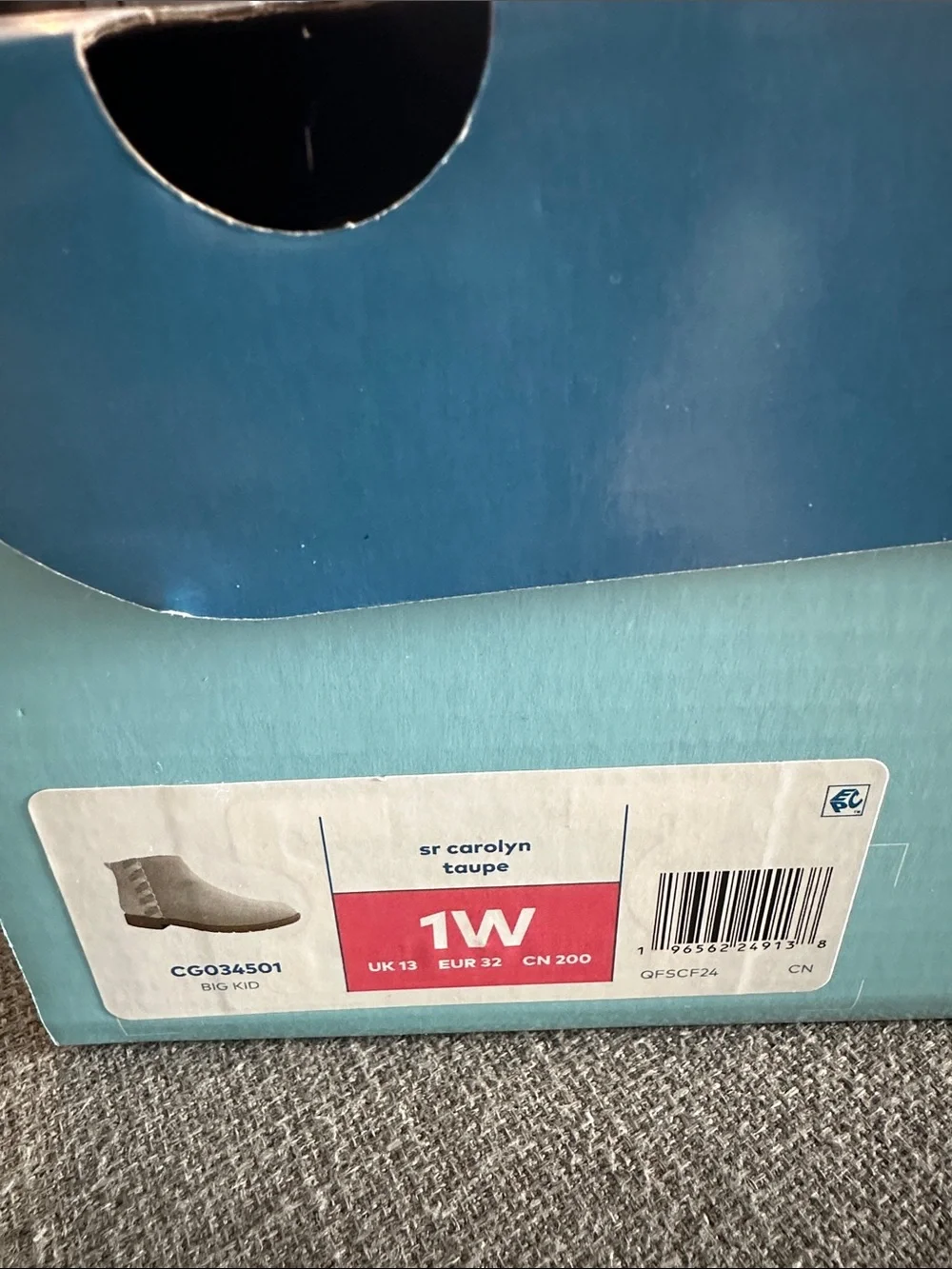 NWT Girls 1 Wide  Taupe boots Stride Rite